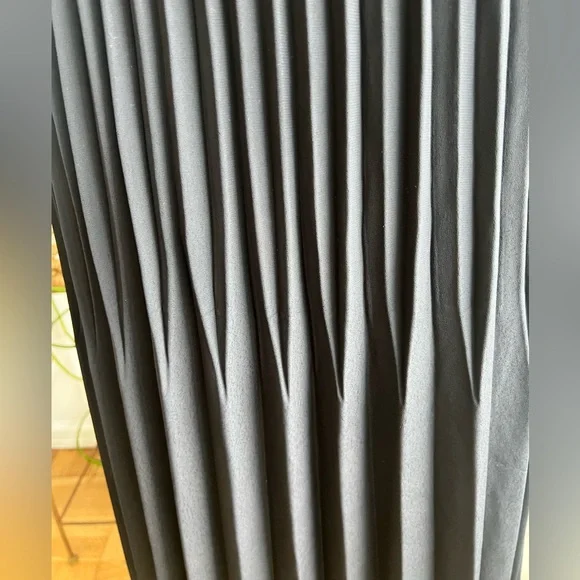 Black Pleated Skirt - Picture 4 of 7